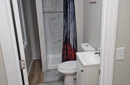 Weequahic Apartment | Charming 1 BR, 1BA, Near Beth Israel Hospital, EWR, NYC Times Square, MetLife.