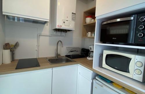 Balaruc-les-Bains Apartment | Charming 1-BR Apt near Thermal Baths and Etang, Parking & WiFi, Pet-Friendly