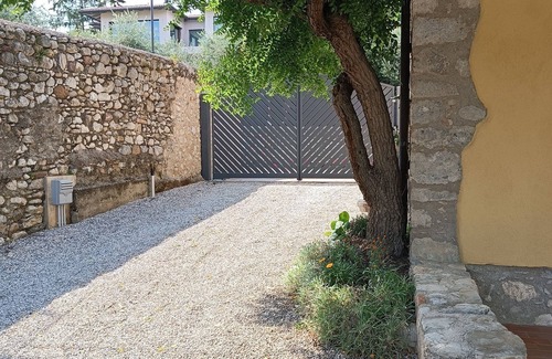Salo House | Charming 110m2 rustic house with WiFi, air conditioning, parking, and garden.