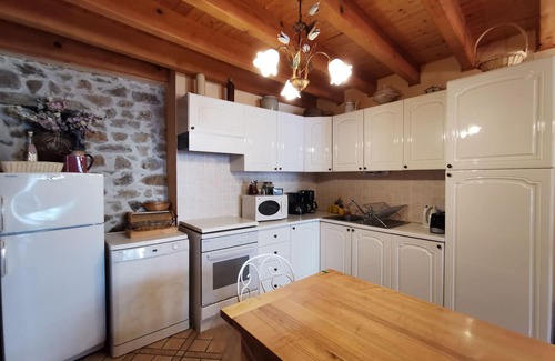 Lorlanges Cottage | Charming 16th Century Cottage near Beautiful Villages, Private Lake Fishing, and Forest Trails
