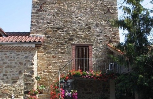 Lorlanges Cottage | Charming 16th Century Cottage near Beautiful Villages, Private Lake Fishing, and Forest Trails