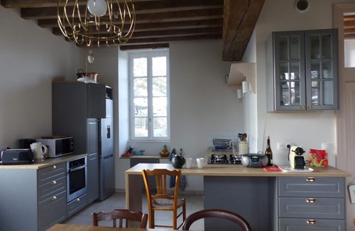 Deux-Chaises Cottage | Charming 17th-Century Gite with Modern Amenities in Tranquil Countryside