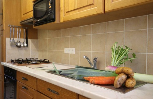 Boischampre Cottage | Charming 17th-Century Cottage, Gardens, WIFI, Near Sassy Castle & Vrigny Pond