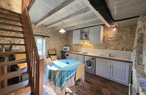 Monsac Cottage | Charming 17th-Century Farmhouse with Modern Comforts, Terrace & Pastoral Views