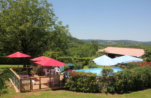 Hautefort Cottage | Charming 18c stone Perigordian farm cottage: wifi, pool, gardens, valley view