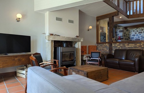 Arsac-en-Velay Cottage | Charming 18th Century Mansion with Garden & Modern Amenities near Puy-en-Velay
