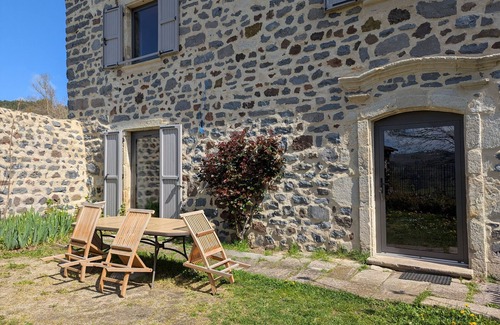 Arsac-en-Velay Cottage | Charming 18th Century Mansion with Garden & Modern Amenities near Puy-en-Velay