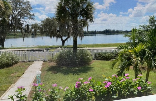 Florida South Atlantic Coast Cottage | Charming 1935 Florida Cottage overlooking Lake Tulane