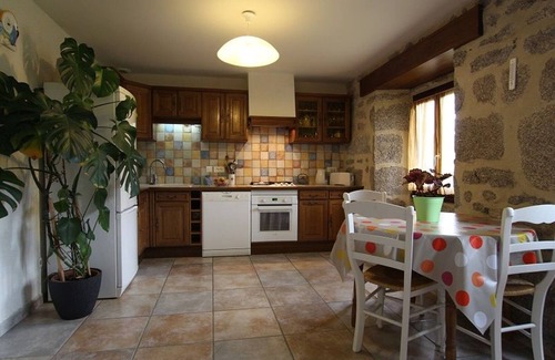 Saugues Cottage | Charming 19th-Century Farmhouse near Saugues - Stunning Views, Modern Comforts & Baby-Friendly