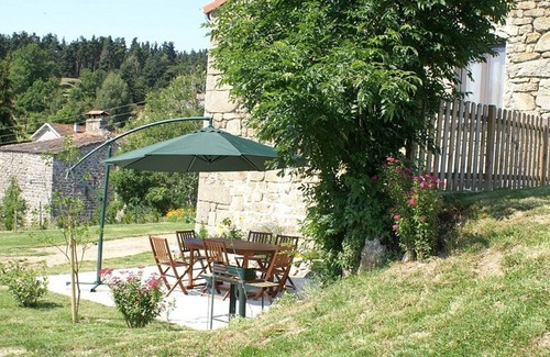 Saugues Cottage | Charming 19th-Century Farmhouse near Saugues - Stunning Views, Modern Comforts & Baby-Friendly