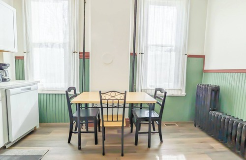 Cumberland Apartment | Charming 1BR Apartment 1st Floor Cumberland Gem