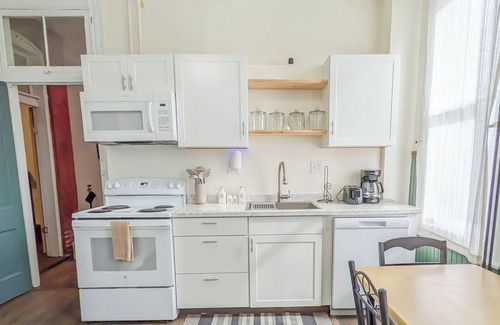 Cumberland Apartment | Charming 1BR Apartment 1st Floor Cumberland Gem