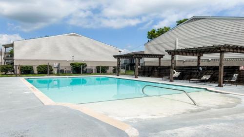 Texas City Apartment | Charming 1BR Getaway - Private, Pet Friendly, TV