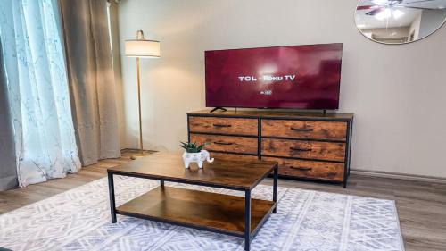 Texas City Apartment | Charming 1BR Getaway - Private, Pet Friendly, TV