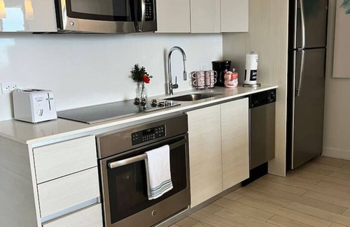 Hallandale Beach Apartment | Charming 1BR Miami Beach Getaway | Heated Pool & Beach Access