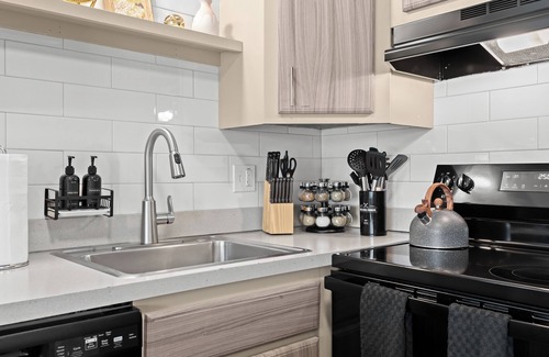 Royal Oak Apartment | Charming 1BR Upper Flat in the Heart of Royal Oak