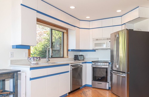 Salt Spring Island Cottage | Charming 2-bedroom cottage on Salt Spring Island with ocean view patio.