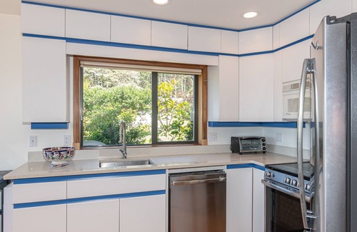 Salt Spring Island Cottage | Charming 2-bedroom cottage on Salt Spring Island with ocean view patio.
