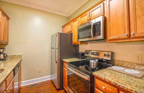 Lackey Resort | Charming 2-bdrm, 2 baths resort, WiFi in lovely Williamsburg, Virginia.