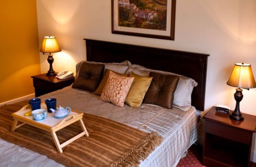 Lackey Resort | Charming 2-bdrm, 2 baths resort, WiFi in lovely Williamsburg, Virginia.