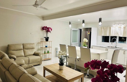 Tapere of Vaimaanga House | Charming 2-bedroom house with AC, WiFi in gorgeous Takitumu District