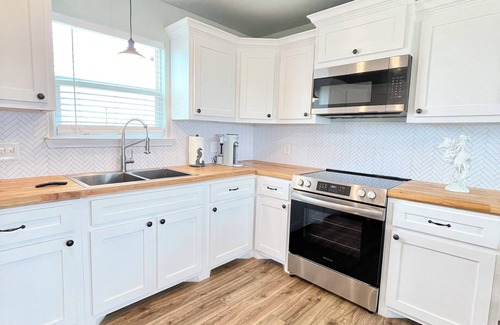 Port Bolivar House | Charming 2-bedroom house with WiFi and AC in lovely Bolivar Peninsula