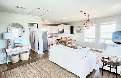 Port Bolivar House | Charming 2-bedroom house with WiFi and AC in lovely Bolivar Peninsula