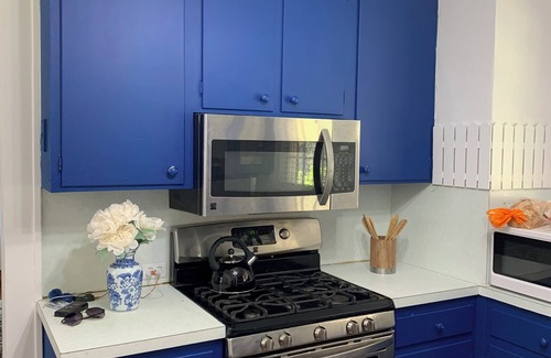 Albany House | Charming 2 Bed/2 Bath Home in Historic Downtown Albany