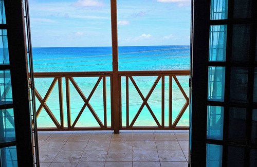 Douglas Apartment | Charming 2-bed apartment in fabulous Sand Street with WiFi, AC. Ocean Waves #4
