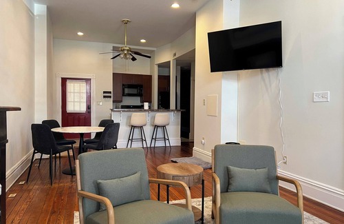 Monroe Ward Apartment | Charming 2-bed Apartment in Downtown Richmond with Fast WiFi and Easy Parking
