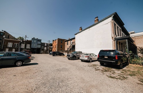 Monroe Ward Apartment | Charming 2-bed Apartment in Downtown Richmond with Fast WiFi and Easy Parking