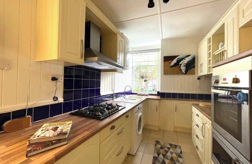 Chysauster House | Charming 2-Bed Artist's Residence Central Penzance