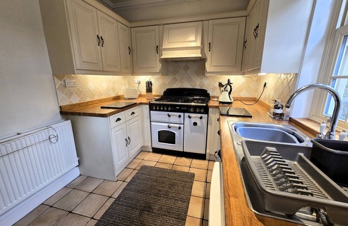 Shepley Cottage | Charming 2 Bed Cottage, Enclosed Garden & Courtyard Nr Holmfirth, Holme Valley