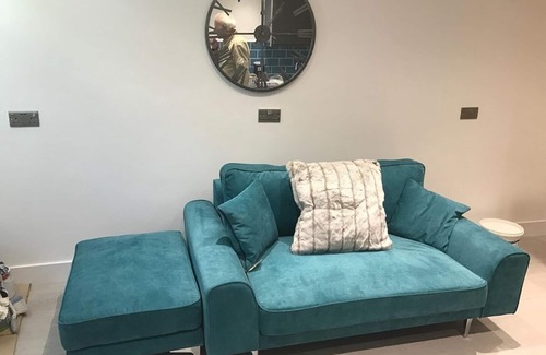Sketty Apartment | Charming 2-Bed Flat in Swansea