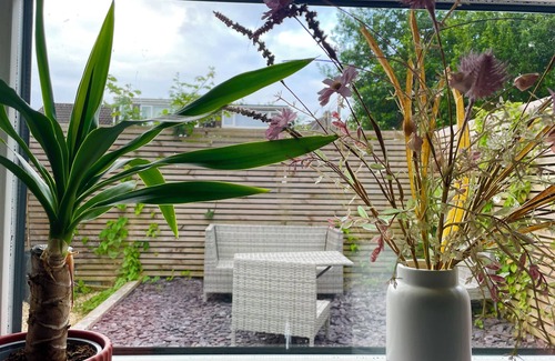 Newton St Loe House | Charming 2 Bed House Free Parking, Garden. 10 min drive to Bath Central