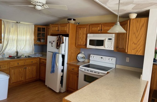 Wellesley Island House | Charming 2-bedroom house in Wellesley Island with WiFi, AC
