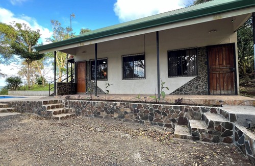 Tilaran House | Charming 2-bedroom Lake View House in Puerto San Luis with WiFi