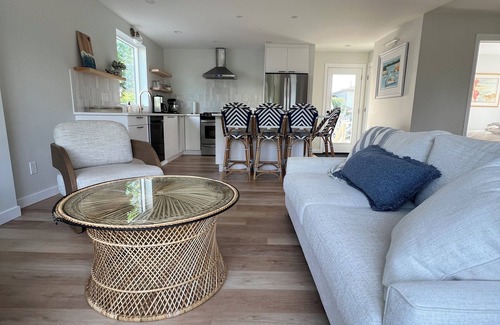Campbell River House | Charming 2-bedroom house in gorgeous Campbell River with WiFi, AC