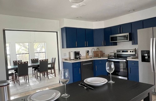 Port Charlotte House | Charming 2-bedroom house in fabulous Port Charlotte with All you need.