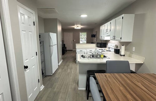 Roanoke Rapids Apartment | Charming 2-bedroom apartment near Lake Gaston and Roanoke Rapids Lake, shopping