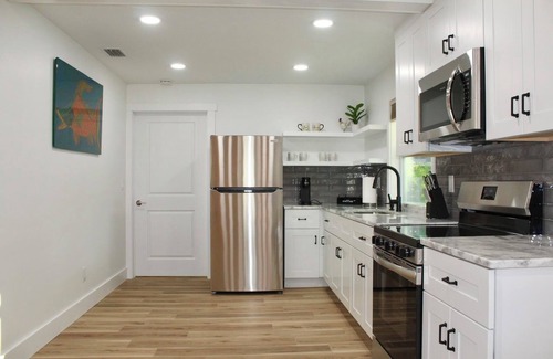 Tarpon Springs House | Charming 2-bedroom house with AC and WiFi in beautiful Tarpon Springs