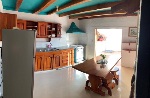 Bahia de la Academia House | Charming 2-bedroom house in marvelous Puerto Ayora with WiFi, AC