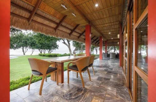 Bulan House | Charming 2-bedroom house Combination of both properties