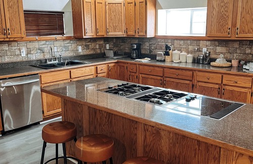 Lawrenceville Apartment | Charming 2-bedroom apartment with WiFi, AC in Pleasant Lawrenceville