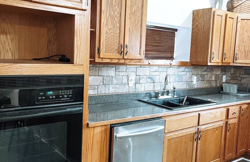Lawrenceville Apartment | Charming 2-bedroom apartment with WiFi, AC in Pleasant Lawrenceville