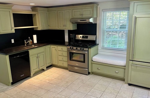 Manchester Cottage | Charming 2-bedroom cottage in fabulous Manchester Village