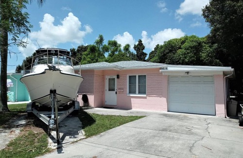Pinellas Park Cottage | Charming 2-bedroom cottage in enjoyable Pinellas Park with AC, WiFi, and more