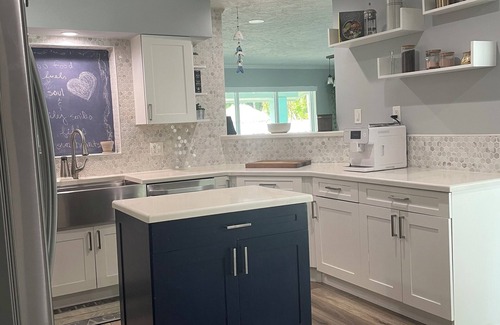 Garden Isles House | Charming 2-bedroom house, 2 miles from the Pier in Pompano Beach