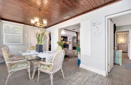 St. Pete Beach House | Charming 2-bedroom house with AC, WiFi in St. Pete Beach