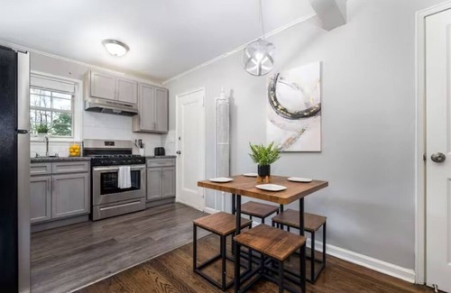 Newington Apartment | Charming 2-bedroom apartment with AC in West Hartford